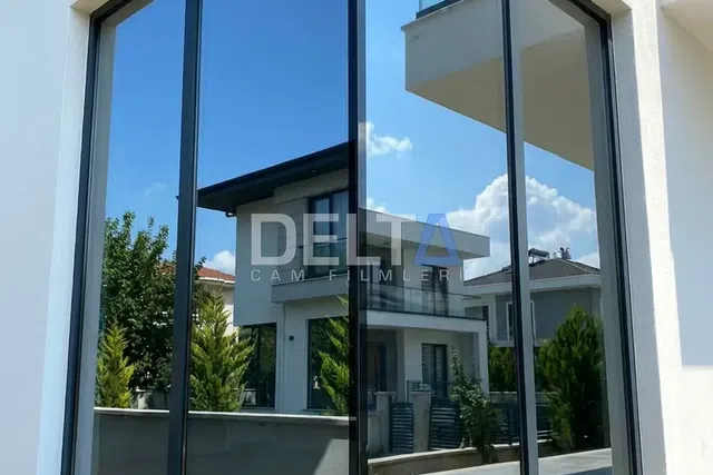 Villa Aynalı Cam Filmi Uygulamasısı - içeriyi göstermeyen cam filmi İstanbul uygulama örneği