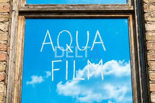 Mutfak Penceresi Mavi Tonlu Cam Filmi Uygulamasısı - içeriyi göstermeyen cam filmi İstanbul uygulama örneği