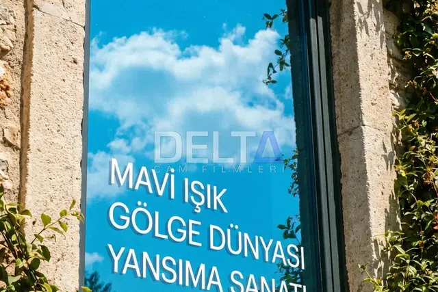 Mutfak Penceresi Mavi Tonlu Cam Filmi Uygulamasısı - içeriyi göstermeyen cam filmi İstanbul uygulama örneği