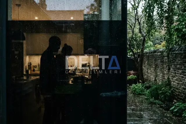 Mutfak Penceresi Siyah Tonlu Cam Filmi Uygulamasısı - içeriyi göstermeyen cam filmi İstanbul uygulama örneği