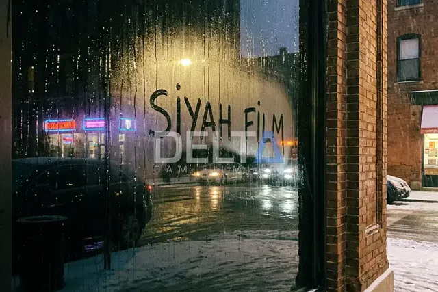 Oda Penceresi Siyah Tonlu Cam Filmi Uygulamasısı - içeriyi göstermeyen cam filmi İstanbul uygulama örneği