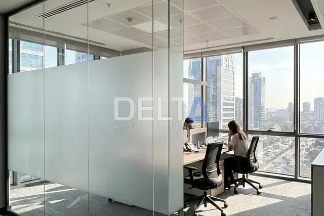 Ofis Cam Bölme Kumlama Folyo Uygulaması - içeriyi göstermeyen cam filmi İstanbul uygulama örneği