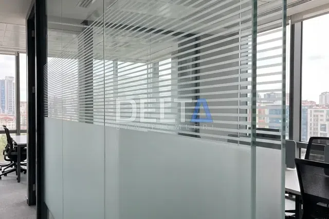Ofis Cam Bölme Kumlama Folyo Uygulaması - içeriyi göstermeyen cam filmi İstanbul uygulama örneği