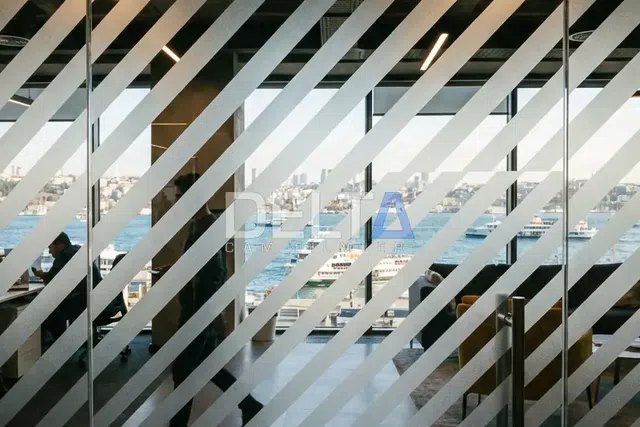 Ofis Cam Kapı Çapraz Çizgili Kumlama Folyo Uygulaması - içeriyi göstermeyen cam filmi İstanbul uygulama örneği