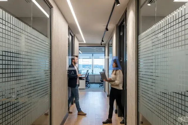 Ofis Koridoru Kumlama Folyo Uygulaması - içeriyi göstermeyen cam filmi İstanbul uygulama örneği