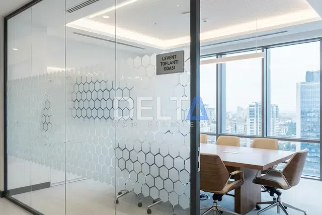 Toplantı Odası Hexagon Desenli Kumlama Folyo Uygulaması - içeriyi göstermeyen cam filmi İstanbul uygulama örneği